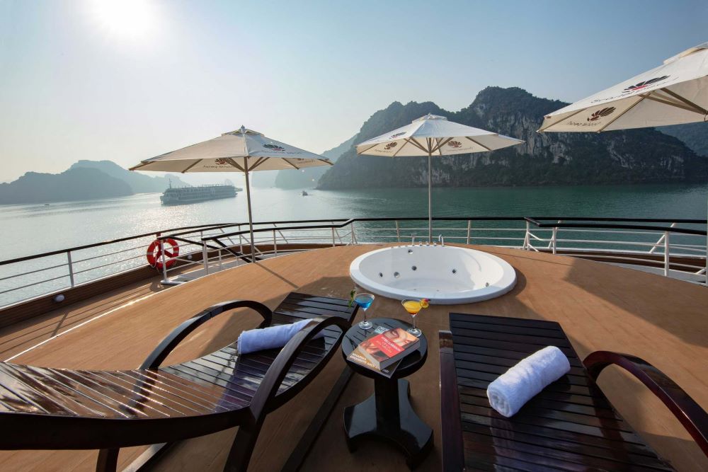 Scarlet-Pearl-Cruises-Halong-Bay-14